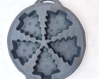 Christmas Tree Cast Iron Muffin Cornbread Pan 5 Cavity Holiday Baking Mold Gray