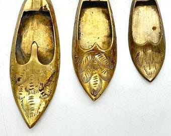Vintage Brass Shoe Ashtray Set 3 Pc Nested Slipper Etched Gold Decor