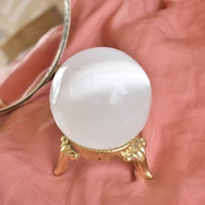 Selenite Sphere | Purification and Appeasement | Natural stone - Divination - Sacred Altar - crown chakra - Intuition lithotherapy