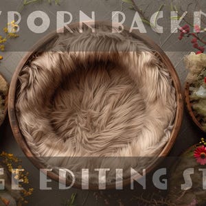 Puede incluir: Un fondo de fotografía para recién nacidos con un nido de piel sintética marrón en un cuenco de madera, rodeado de arreglos florales de primavera y huevos de Pascua coloridos.