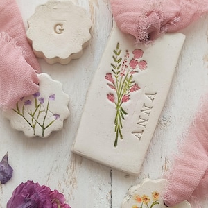 Segnaposto personalizzato con fiori in ceramica per matrimonio, eventi e cerimonie