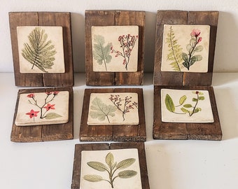 Paar botanische Gemälde, Keramikfliesen, dekorative Holztafel, handgefertigt, Altholz