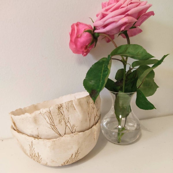 Ciotola in ceramica artigianale fatta a mano, pezzo unico, impressione botanica