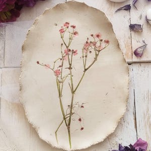 Bomboniera personalizzata con nomi e data, piattino in ceramica con fiori