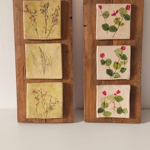 Botanisch beeld, keramische tegels, decoratief houten paneel, handgemaakt, teruggewonnen hout