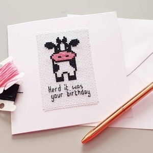 C'était votre anniversaire. Carte d'anniversaire. Carte de vache. Carte de joyeux anniversaire. Joyeux anniversaire. Souhaits d'anniversaire. Anniversaire. Carte cousue main