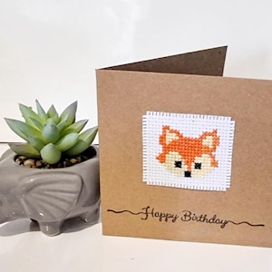 Verjaardagskaart vos, schattige vos verjaardagskaart, voltooide kruissteekkaart, vosfans, Anne Stitched, unquie verjaardagskaart, voswenskaart.