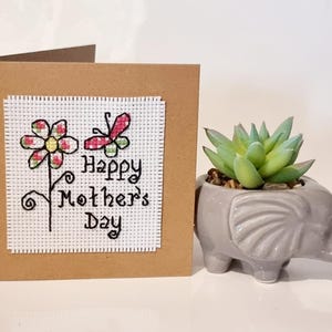 Moederdagkaart, gelukkige moederdag, speciale moeder, voltooide kruissteekkaart, bloemen- en vlinderkaart, Anne Stitched, kaart voor moeder
