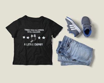 Una piccola camicia paffuta ~ Raccoon Lover Tee ~ Funny Toddler T Shirt