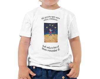 La ropa del niño pequeño del Principito ~ Cita del Principito ~ Todos los adultos donde una vez fueron niños