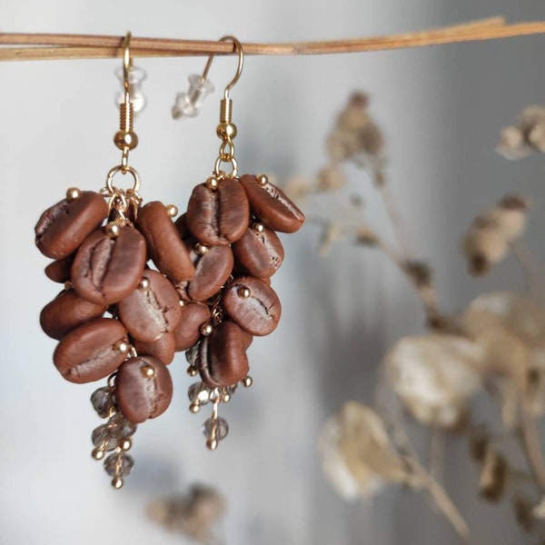 Pendientes de granos de café hechos a mano, joyería realista con un toque de café, regalo para los amantes del café, pendientes de granos de café en miniatura.