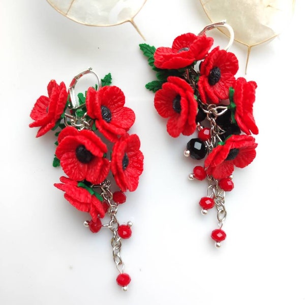 Boucles d'oreilles rouges avec fleur de pavot Botanique Bijoux en argile artisanaux Boucles d'oreilles miniatures de jardin Boucles d'oreilles réalistes de pavot