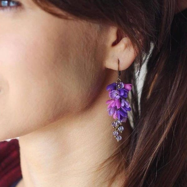 Pendientes colgantes con flores lilas, joyería botánica de arcilla polimérica, pendientes de primavera