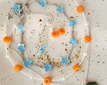 Summer pearls jewelry Beaded choker necklace with forget me and berries Summer trends Mother Day gift Set of three necklace and two earrings