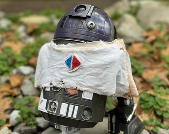 Red and blue emblem droid poncho. Smuggler/rebel