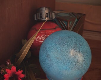 Handheld Life Day orb - red scratched and weathered base