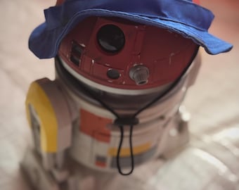 Batuu bounding Droid hat-blue and yellow