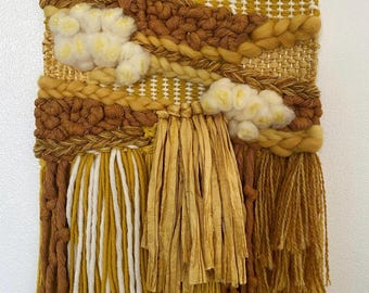 Años dorados - Tapiz de pared tejido a mano en tonos dorados, fibras naturales, tapiz textil, decoración de habitación indie