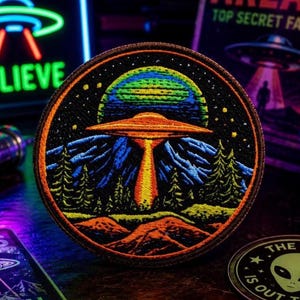 Iron-On UFO Patch/Sew-on Applique for Jackets & Clothing/Backpacks/Sci fi Patch/Space Patch/Xfiles Patch/Alien Invasion Patch/Flying Saucer