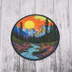 Berg Fluss Patch Aufnäher zum Aufbügeln Applikation für Jacke, Rucksack, Kleidung, Tragetasche, Weste, Naturszene Abzeichen, Reiseandenken, Seek Adventure
