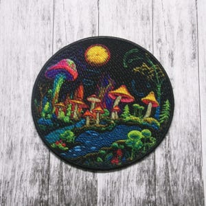 Pilz Aufnäher zum Aufbügeln für Rucksack, Jacke, Weste, Tragetasche, psychedelisches Walddesign, magisches Vibes, kosmisches Logo