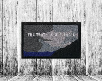 Patch bordado termocolante "A Verdade Está Lá Fora" para jaqueta, roupa, mochila, sacola, colete, emblema de OVNI, paranormal, Arquivo X.