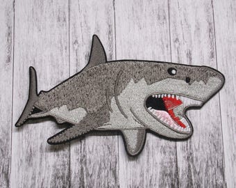 Applique thermocollante brodée écusson requin Megalodon pour
