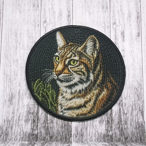 Bobcat Patch Iron-on Applique for Jacket, Clothing, Backpack, Wildlife Badge, fierce feline patch, predator emblem, outdoor nature explorer