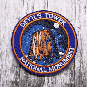 Devil&#39;s Tower National Monument Park Patch/3&quot; Embroidered Iron-On Applique for Backpack & Clothing/Nature Badge/Souvenir/Hiking/Nature Lover