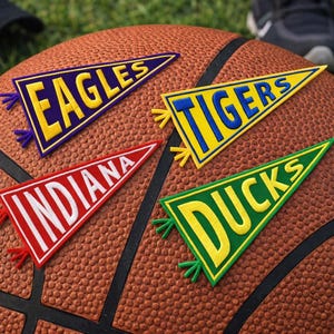 Parche de banderín personalizado con el nombre del equipo, parche de banderín, parches personalizados para escuelas secundarias y universidades, parches termoadhesivos o con velcro para mochilas y gorras.