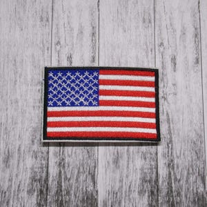 Écusson brodé drapeau américain avec bordure blanche à thermocoller