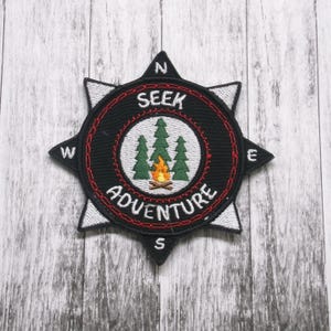 Seek Adventure Wald Lagerfeuer Gestickter Aufnäher Aufnäher zum Aufbügeln Souvenir Reisegeschenk Wanderung Tier Natur Namensschild für Weste Jacke Tasche Kleidung