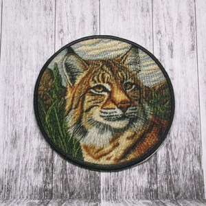 Bobcat Patch Iron-on Applique for Jacket, Clothing, Backpack, Wildlife Badge, fierce feline patch, predator emblem, outdoor nature explorer