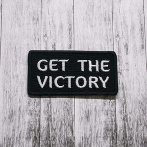 Holen Sie sich den Victory Patch gestickt Aufbügler für Jacke, Kleidung, Rucksack, lustige Sprüche, Racing Motto Abzeichen, Achievement Slogan