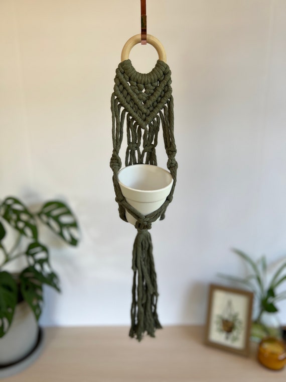 Small Plant Hanger With Pot - Olive Green