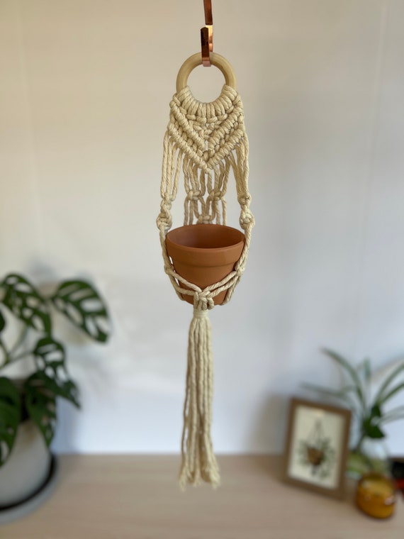 Small Plant Hanger With Pot - Oat White