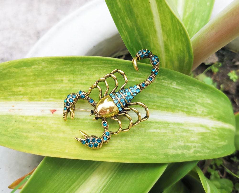 Broche Scorpion - Strass Blanc Sur Métal Doré - Garanti Sans Nickel - Neuf Avec étiquettes