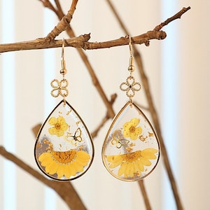 Flower Earrings, Dried Flower Earrings,Botanical resin Earrings, Real Nature flower Earrings, Fun Earrings, flower Gift, Flower jewelry