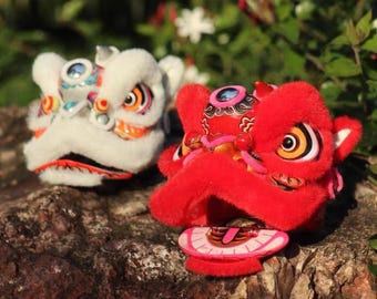 手作りの獅子舞の飾り、中国風の目覚めた獅子のキーホルダー