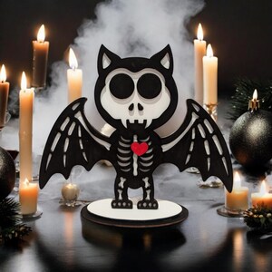 Stinkende Fledermaus / Skelett / Halloween / Sommerszene / Kantenhocker