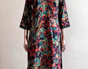Conjunto de kurta de mezcla de seda floral: ropa festiva india