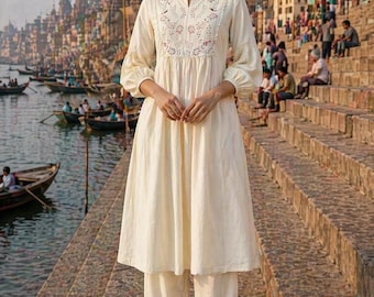 Conjunto de kurta de algodón bordado / Atuendo étnico indio para mujer / Conjunto de kurta de corte A en color blanco roto para fiestas de verano