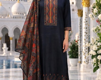 Ensemble kurta en soie imprimée : tenue de fête indienne avec dupatta