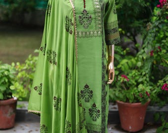 Green Floral Kurta Set: Silk Trousers & Dupatta - Indian Salwar Kameez