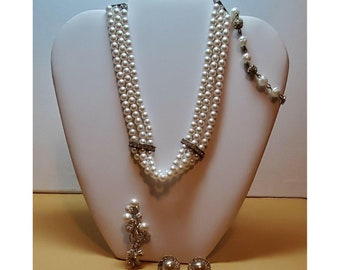 Vintage Faux Perle Lot Halskette, Armband, Brosche, Ohrringe