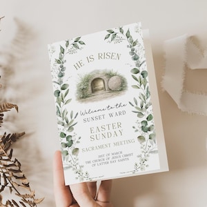 Può includere: Un biglietto pasquale bianco con la scritta "È risorto" e "Benvenuti al Sunset Ward". Il biglietto presenta un'illustrazione ad acquerello di una tomba vuota, incorniciata da foglie verdi. Il biglietto include anche la data, 31 marzo, e il nome della chiesa.