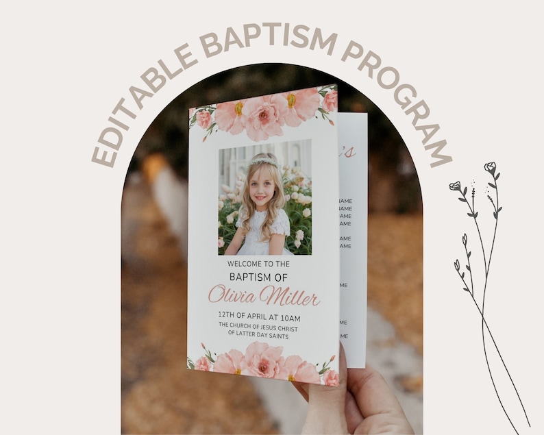 Puede incluir: Un programa de bautismo floral rosa con una foto de una ni&ntilde;a con un vestido blanco. El programa incluye el texto "Bienvenido al bautismo de Olivia Miller" y la fecha "12 de abril a las 10:00 a. m.".