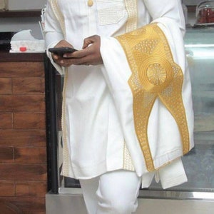 Mike-Outfit African agbada, 3 Piece set/African men clothing/wedding suit/prom dress/ groom suit/dashiki/Senator wear/white/men outfit