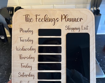 Wooden weekly meal planner & shopping list // meal planner // kitchen decor // dinner plan board