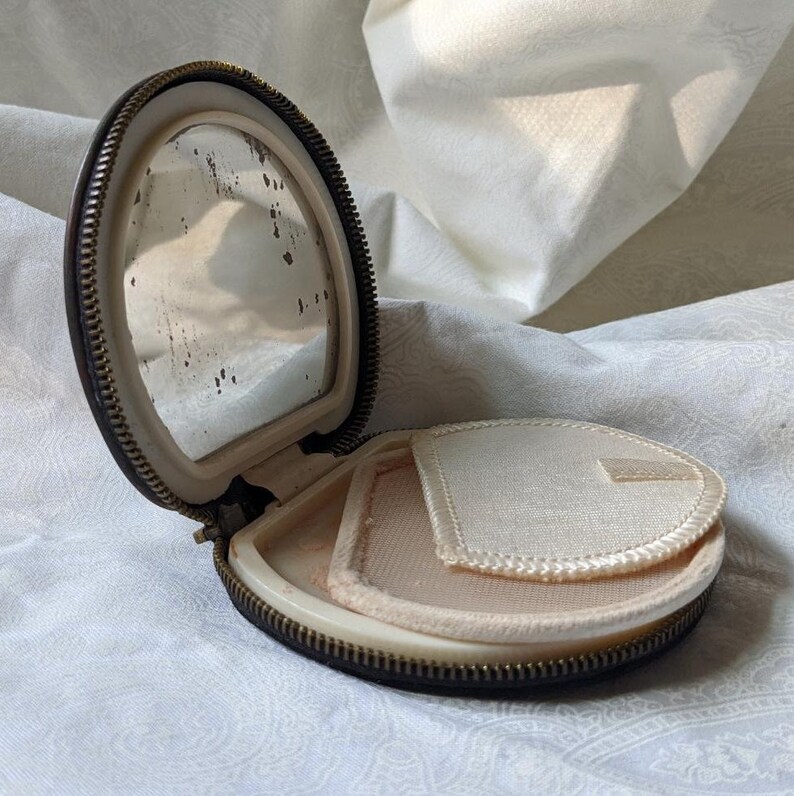 Western German Petite Needle Pointe Compact